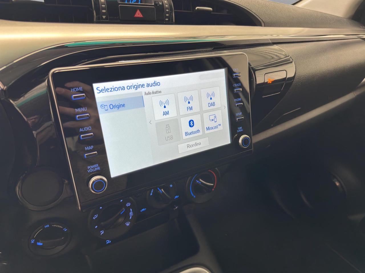 Toyota Hilux 2.4 d-4d M/T DC 4WD Lounge