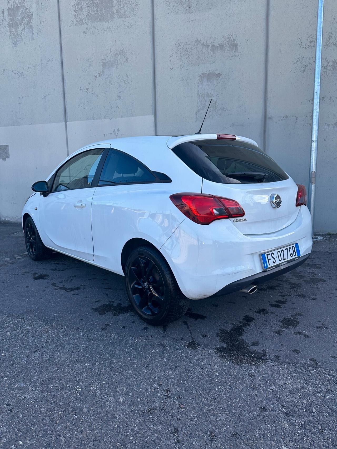Opel Corsa 1.2 Coupé Black Edition