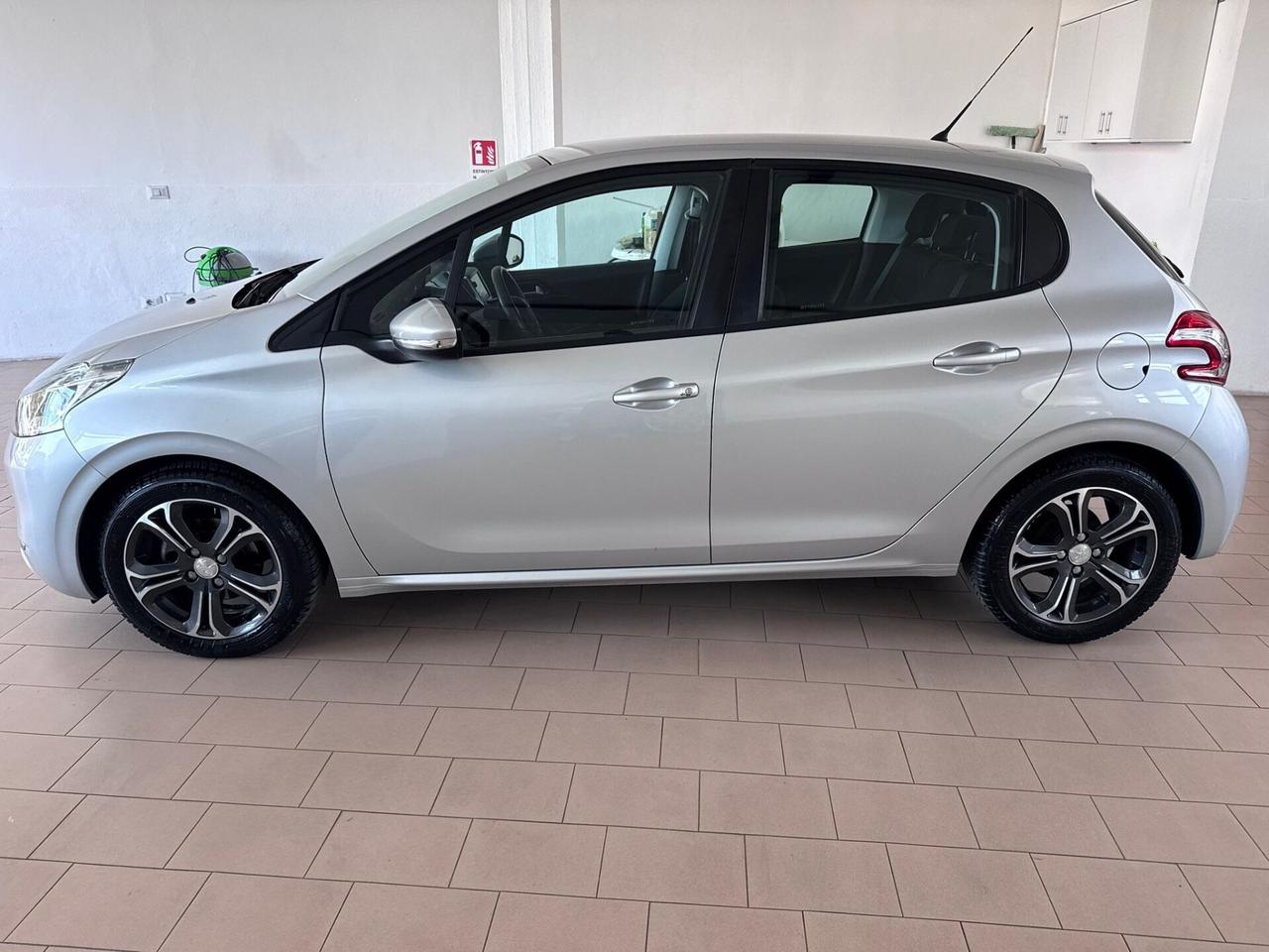 Peugeot 208 1.4 HDi 68 CV 5 porte Allure