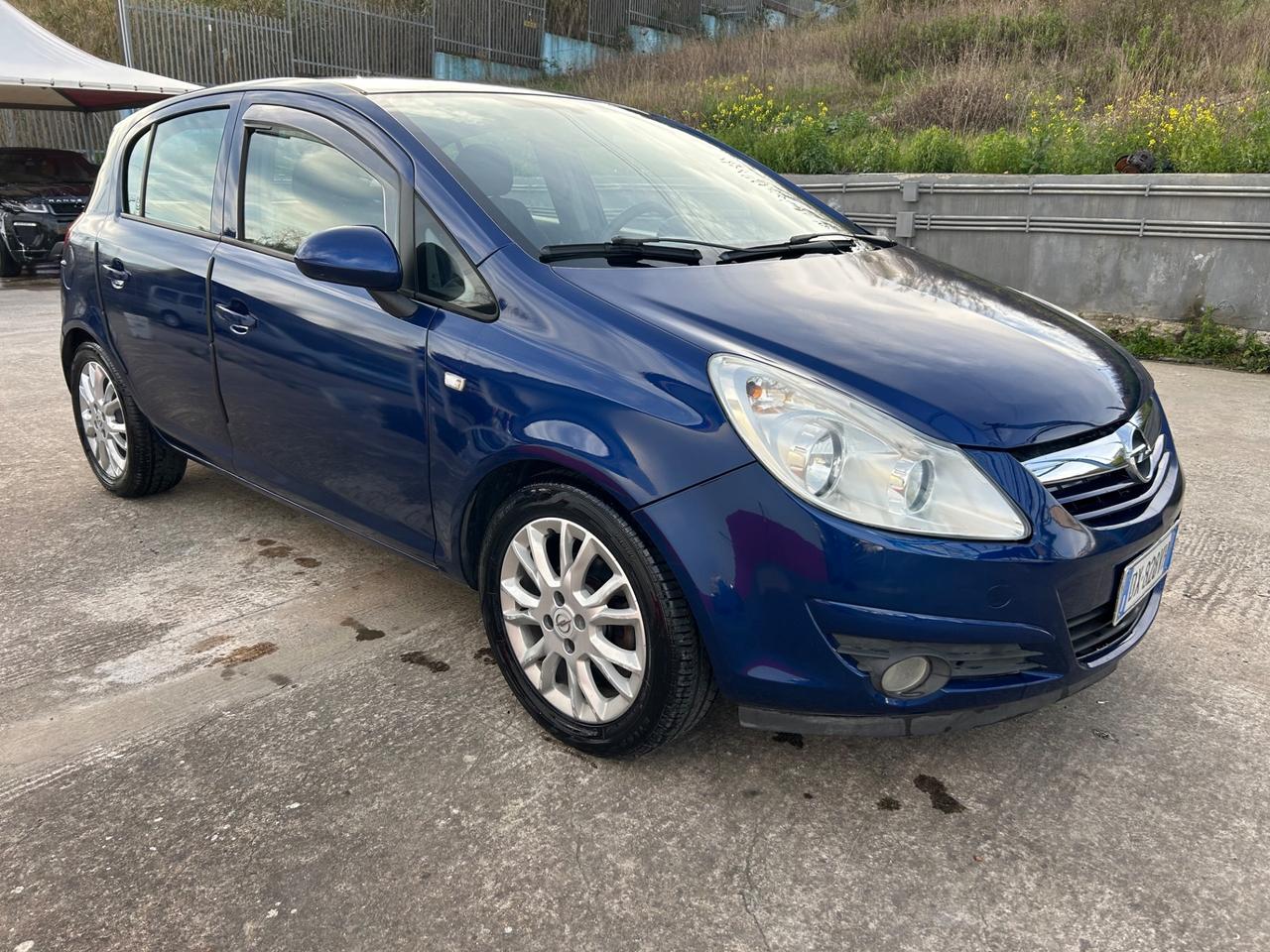 Opel Corsa 1.2 80CV 5 porte GPL cambio automatico