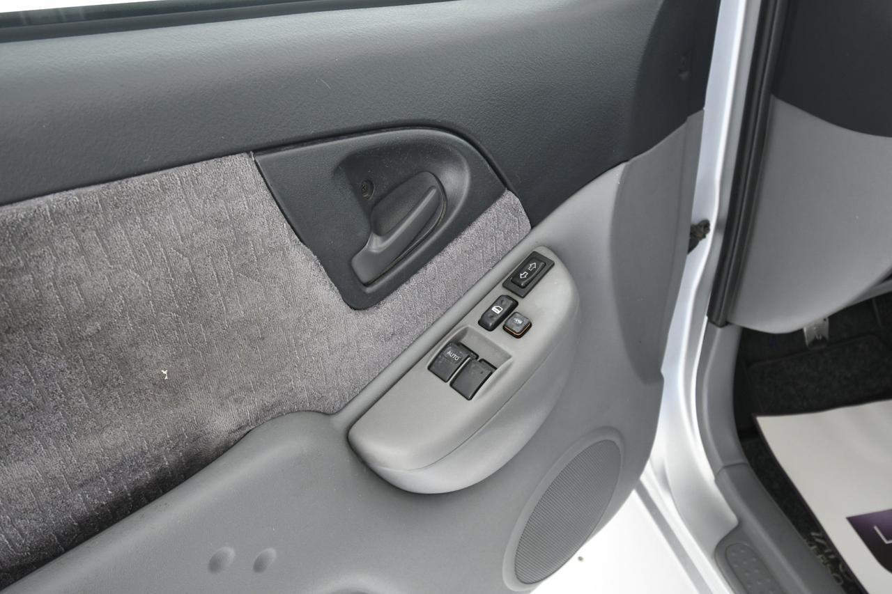 TOYOTA Yaris Verso 1.3 Luna X COMMERCIANTI