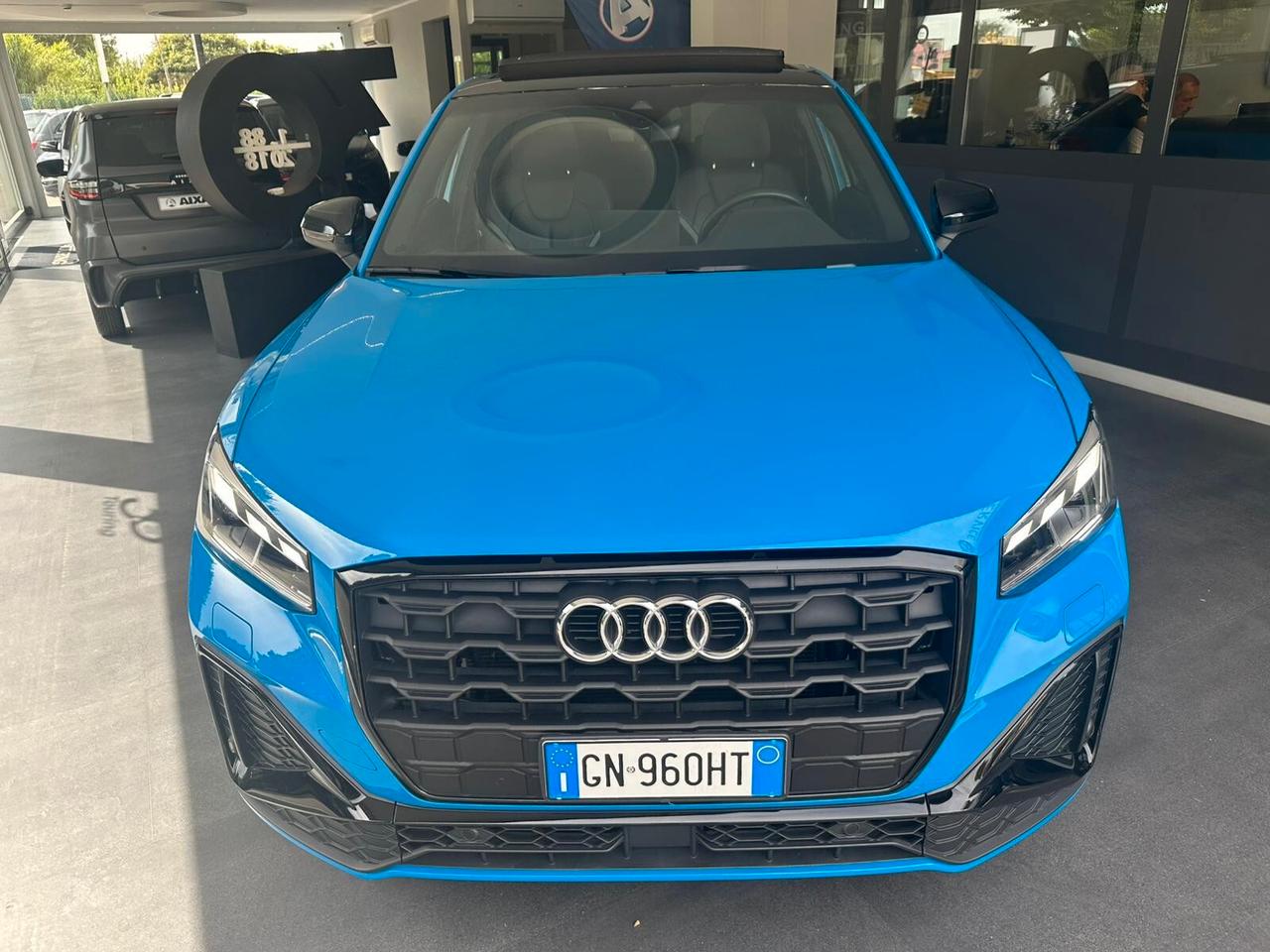 Audi Q2 35 TDI S tronic Identity Black