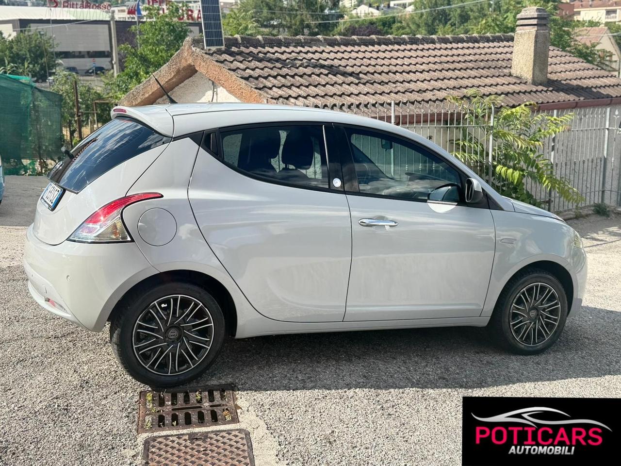 Lancia Ypsilon 1.2 69 CV 5 porte GPL Ecochic Gold