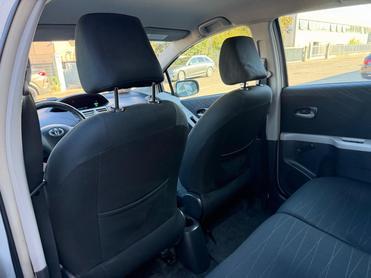 Toyota Yaris 1.3benz 2008 156.000km per neopatentati