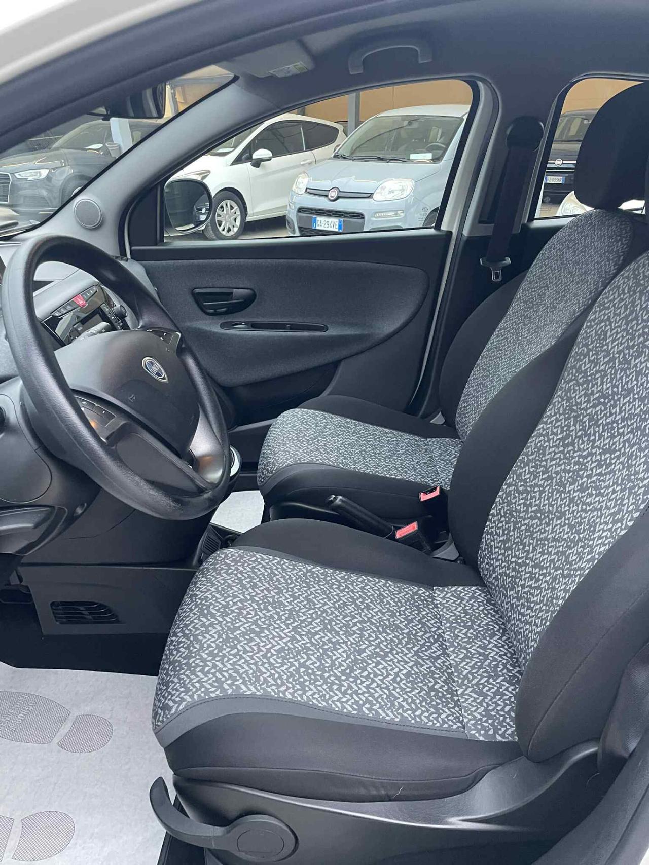 Lancia Ypsilon 1.2 69 CV 5 porte GPL Ecochic Silver