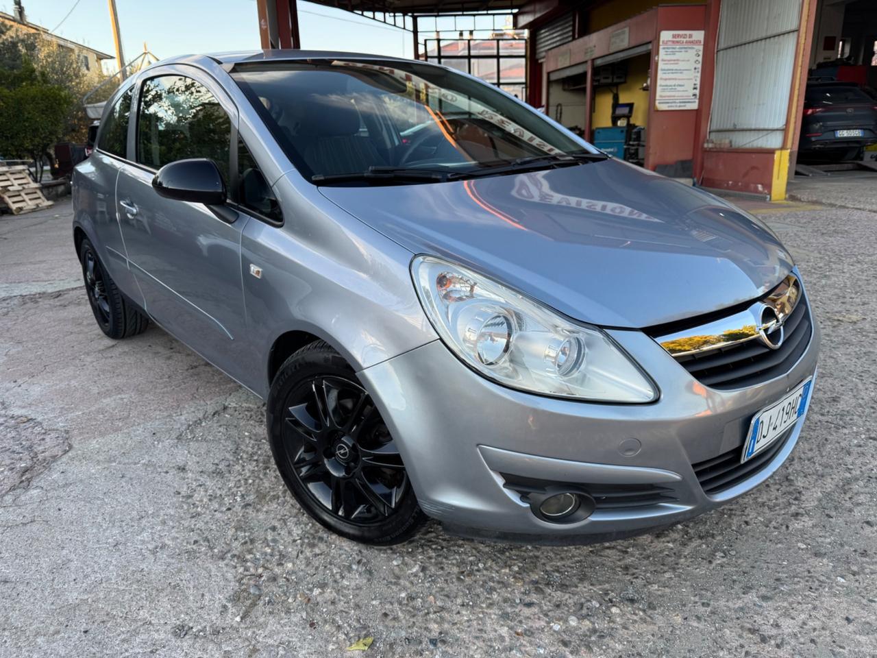 Opel Corsa 1.2 3 porte SPORT NEOPATENTATI