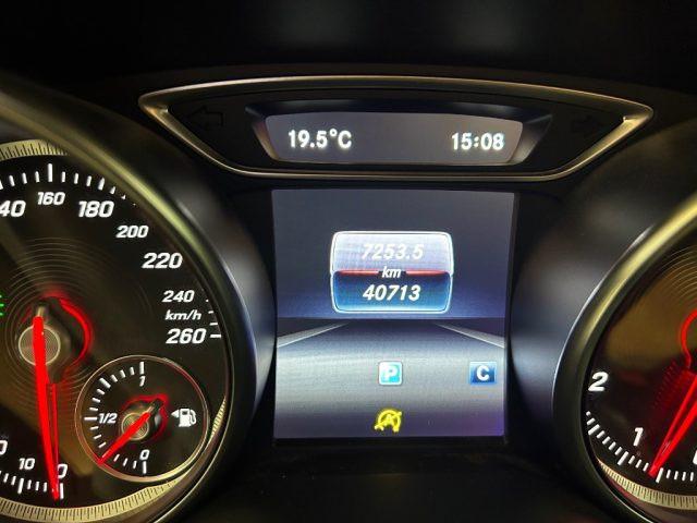 MERCEDES-BENZ GLA 200 Premium