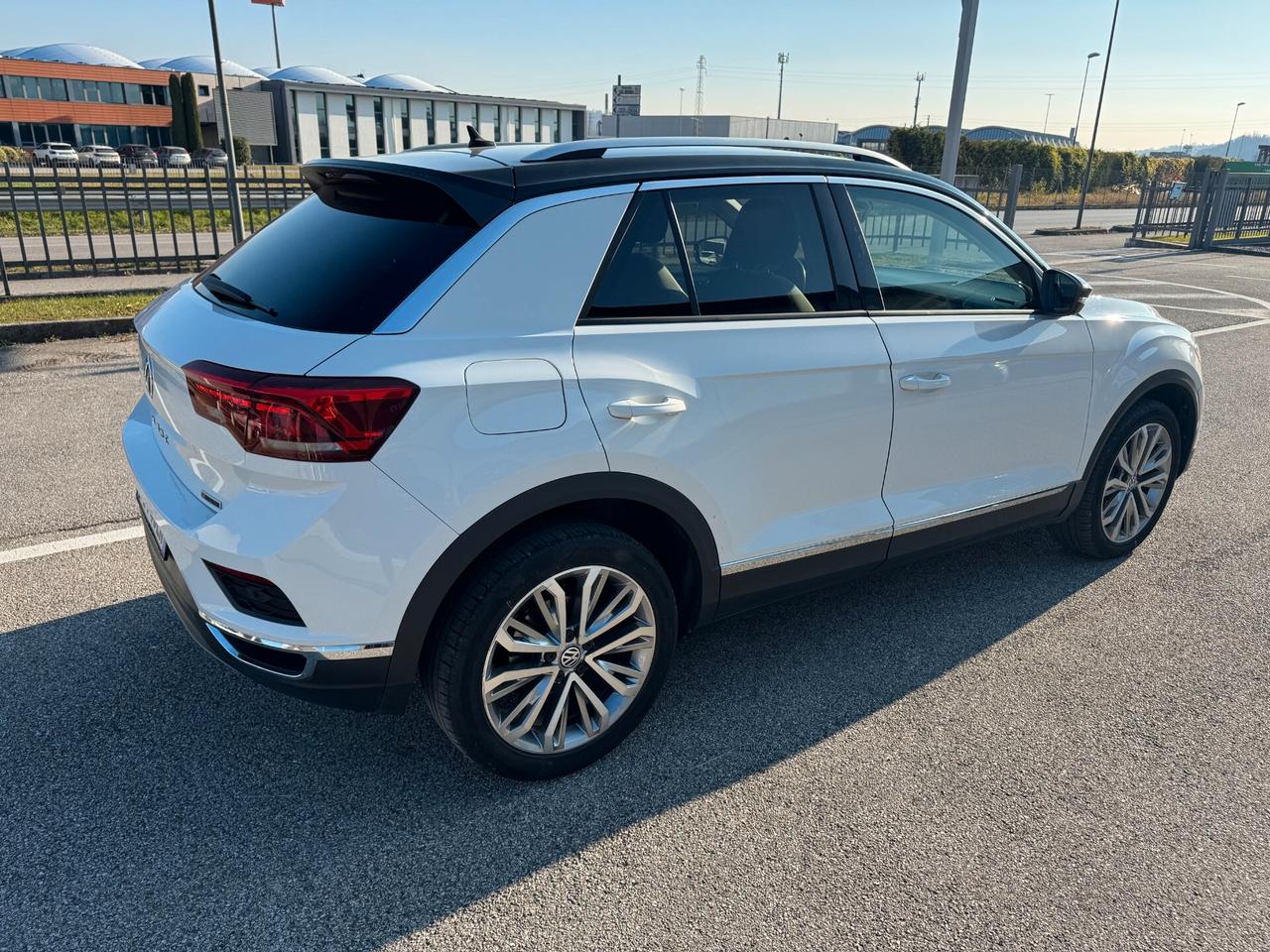 Volkswagen T-Roc 2.0TDI 150CV DSG 4x4 Adv. BlueM. Tech.