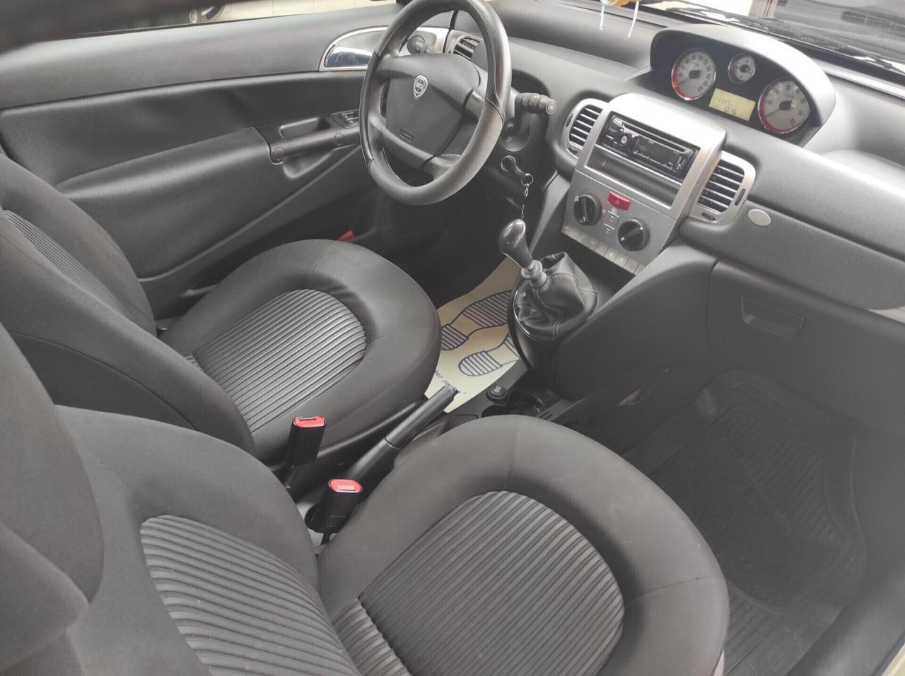 Lancia Ypsilon 1.2 Argento NEOPATENTATI