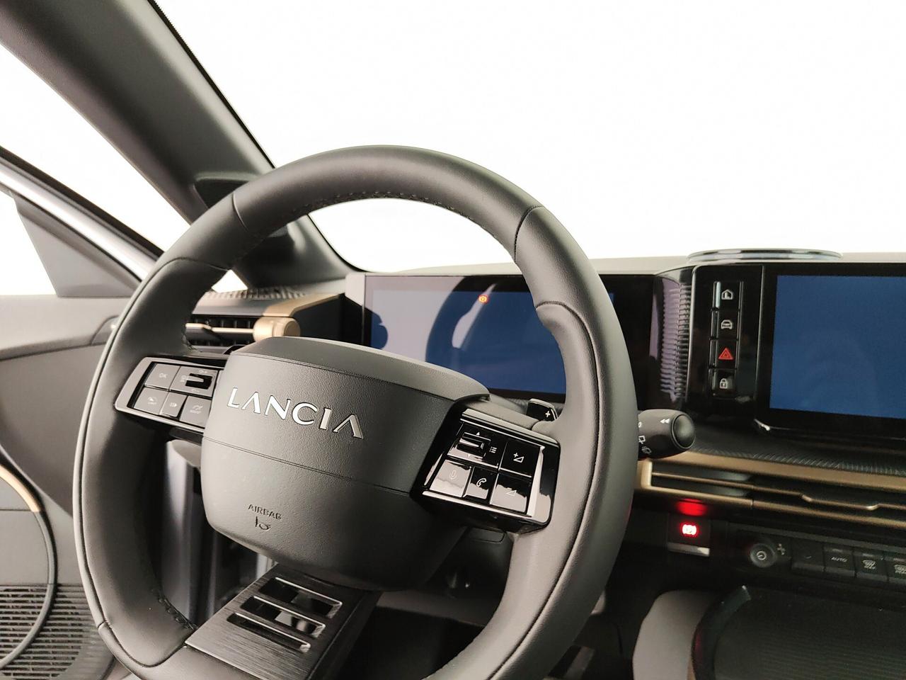 Lancia Ypsilon Hybrid e-DCT LX