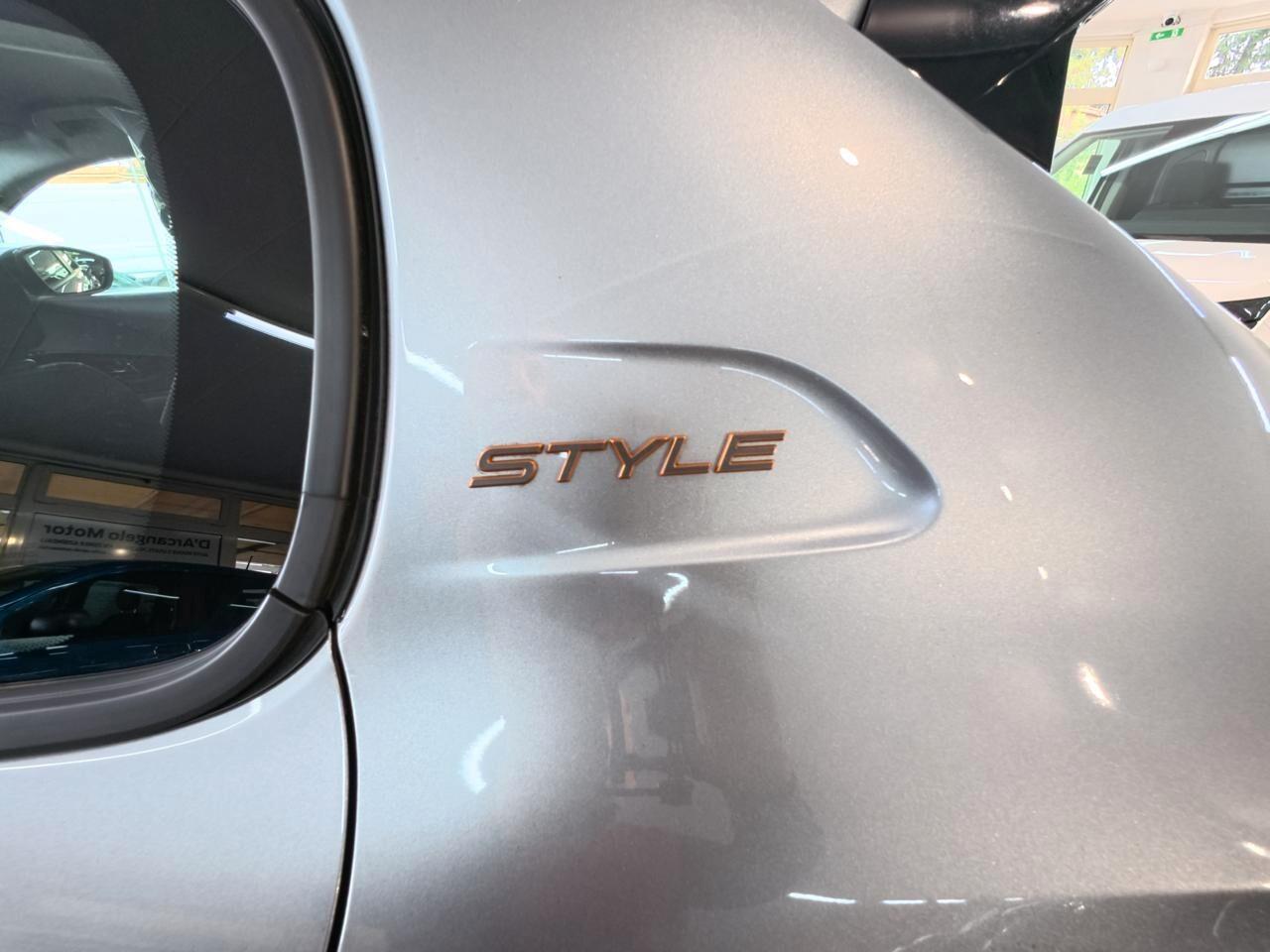 Peugeot 208 Hybrid 100 e-DCS6 Style KM 0