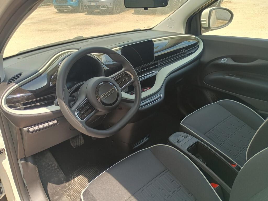 Fiat 500e 23,65 kWh Action KM0