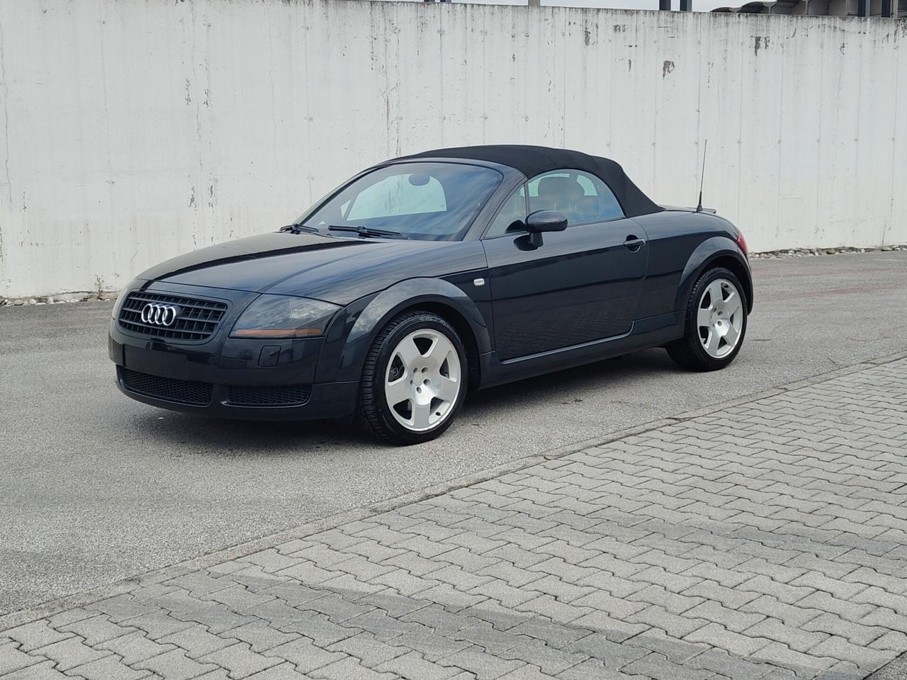 Audi TT Cabrio book service perfetta