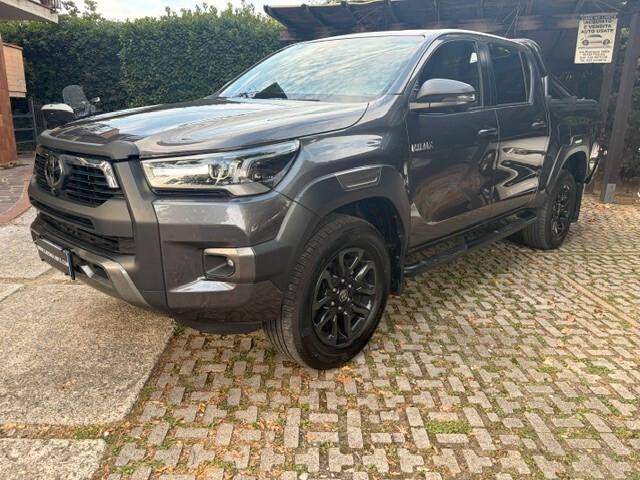 Toyota Hilux 2.4 D-4D A/T 4WD 4 porte Double Cab Invincible