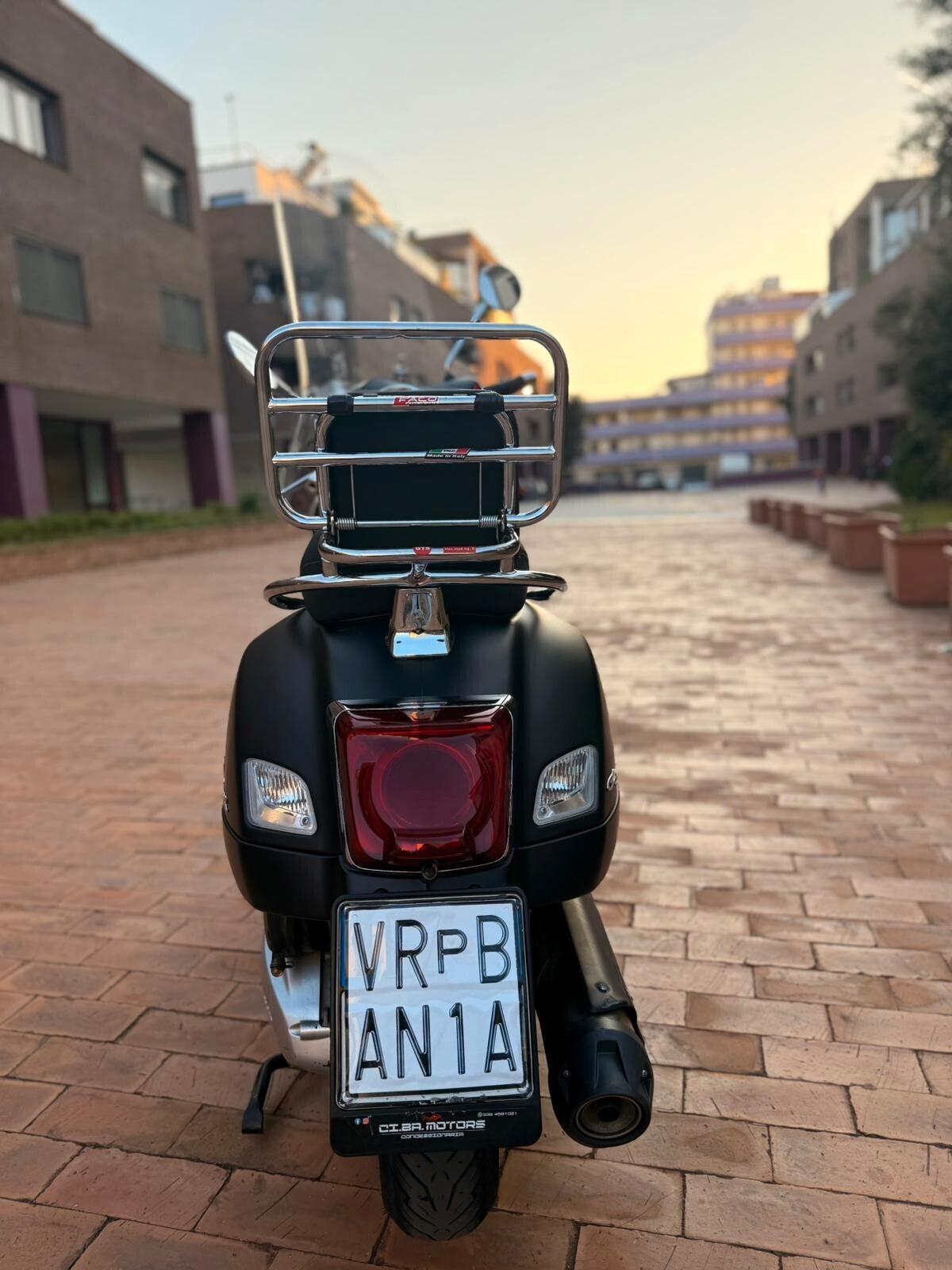 Piaggio Vespa 300 GTS hpe SUPER SPORT pari a nuovo