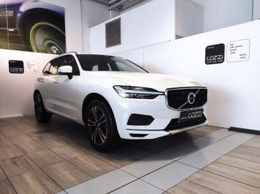 VOLVO XC60 (2017-->) - XC60 B4 Geartronic Momentum