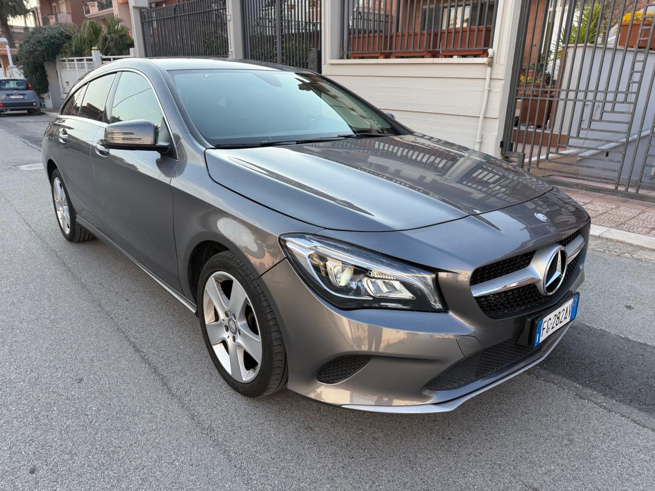 Mercedes-benz CLA 180 d Premium