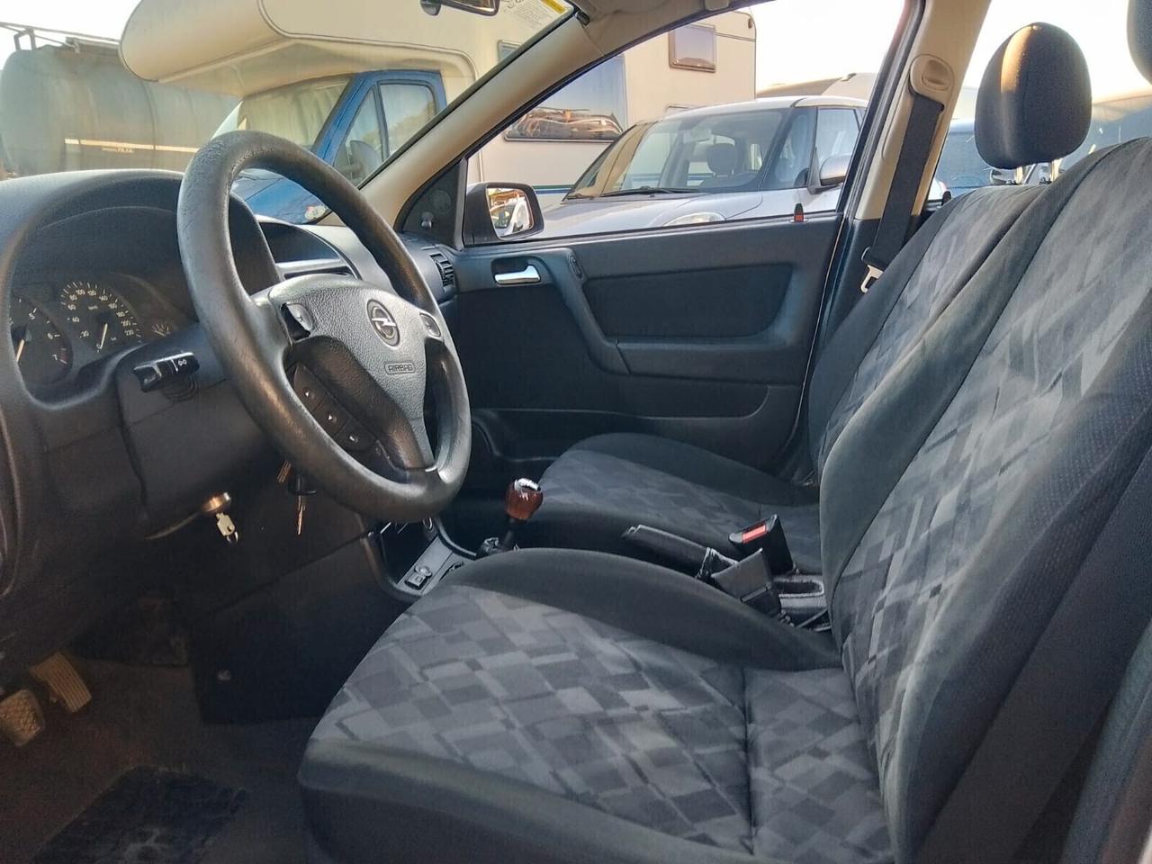 Opel Astra 1.4i 5 porte GPL