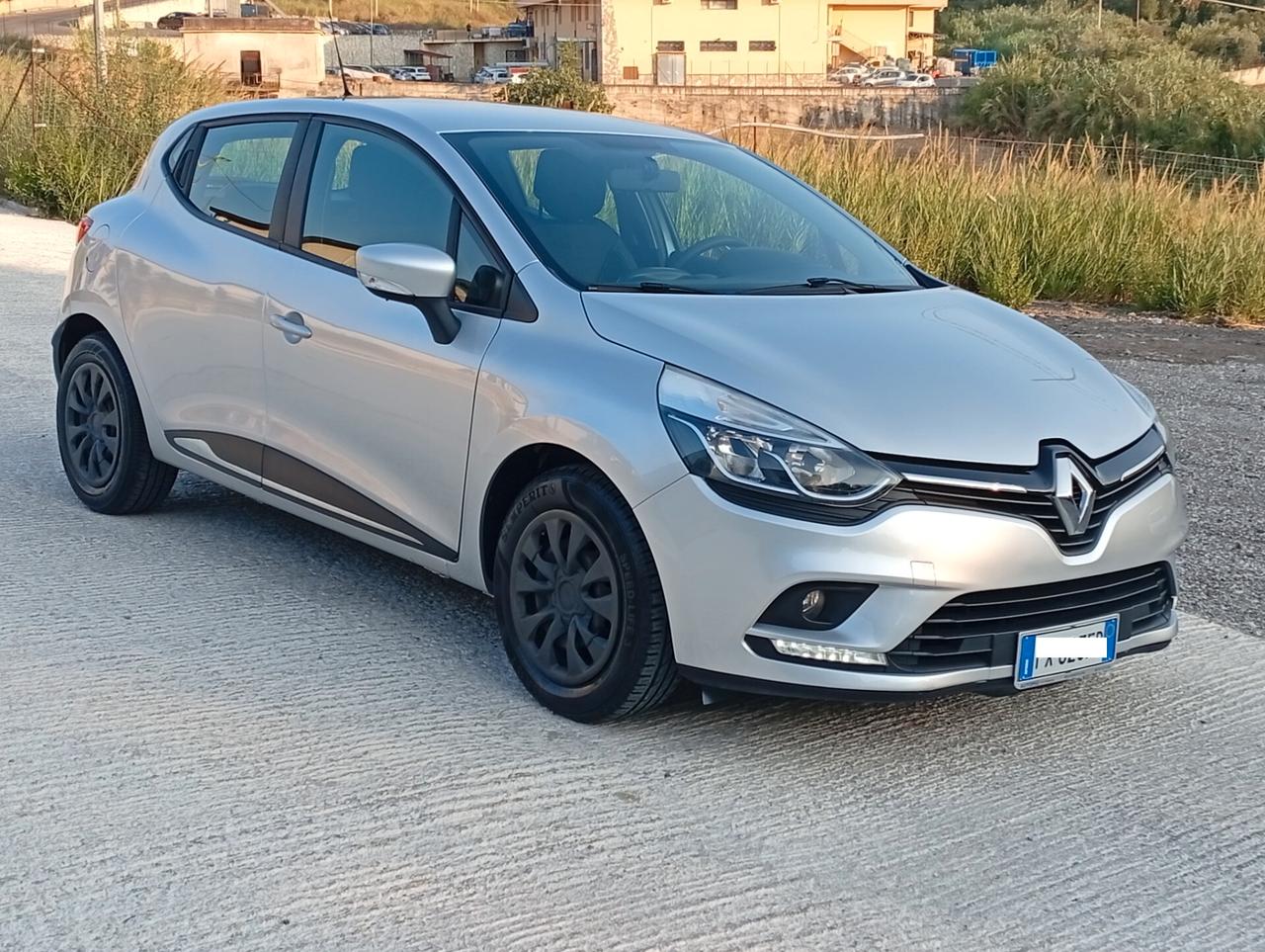 Renault Clio dCi 8V 90 CV 5 porte Moschino Intens