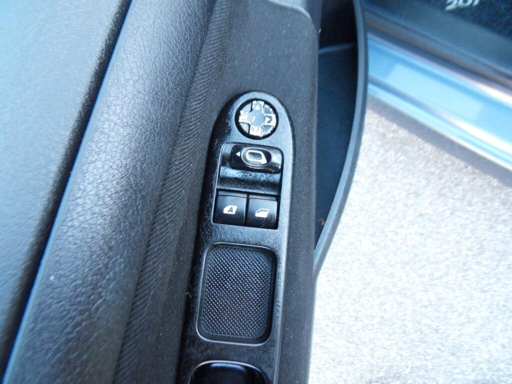 Peugeot 207 1.4 8V 75CV 5p. ONE Line