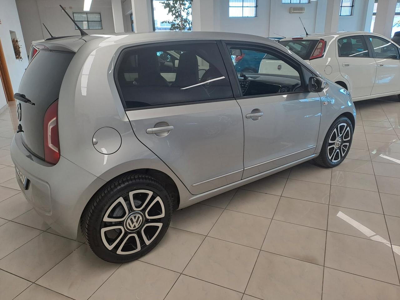 Volkswagen up! 1.0 75 CV 5p. high