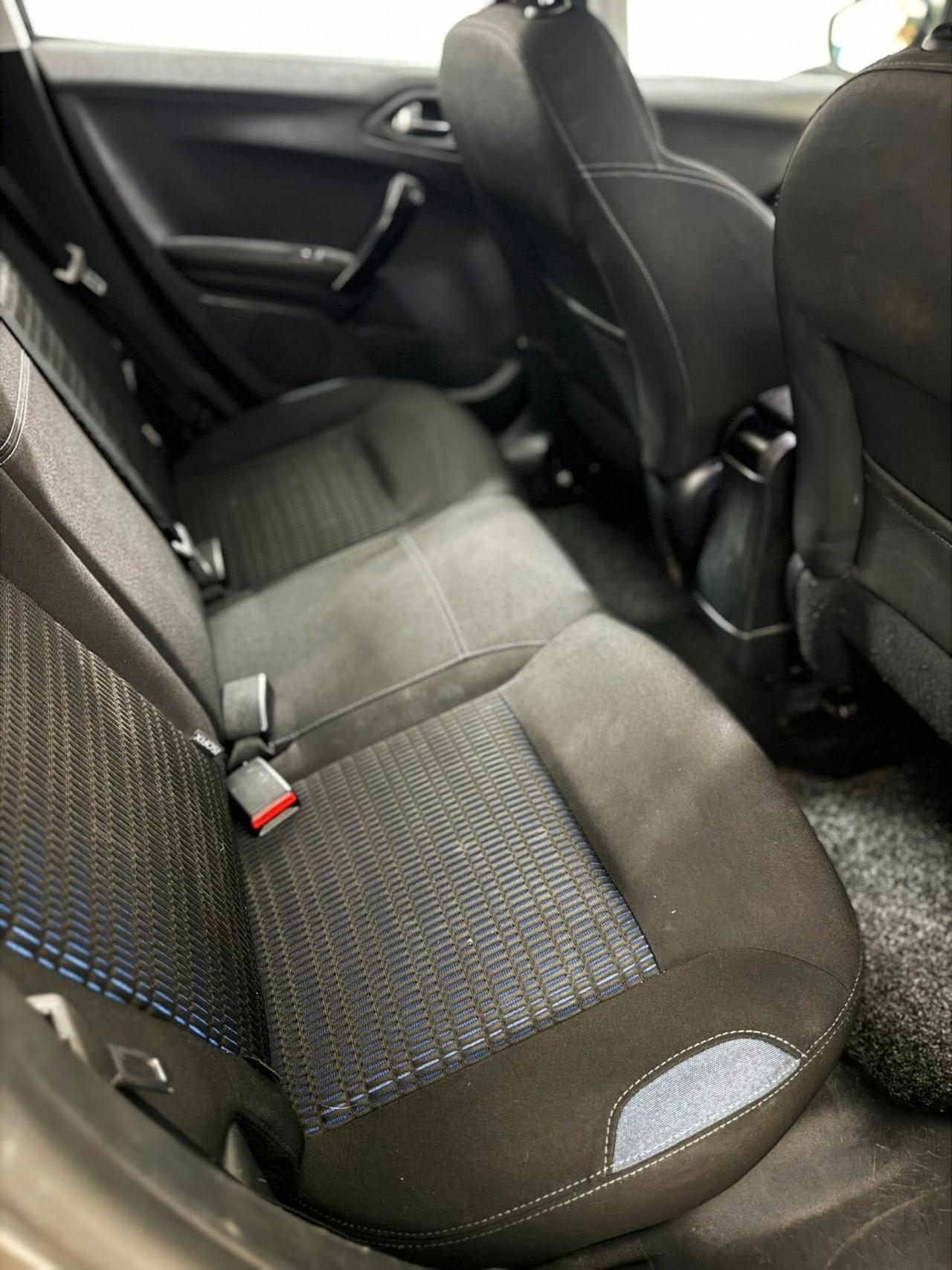 Peugeot 208 1.4 HDi 68 CV 5 porte Allure