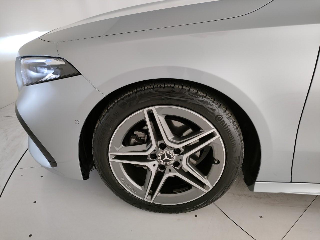 Mercedes-Benz A 180 AMG Line Advanced Plus auto