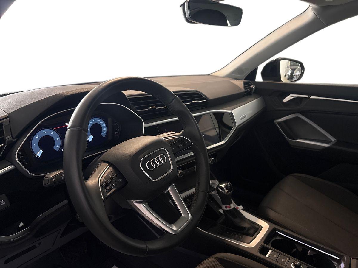 AUDI Q3 35 2.0 tdi Business s-tronic