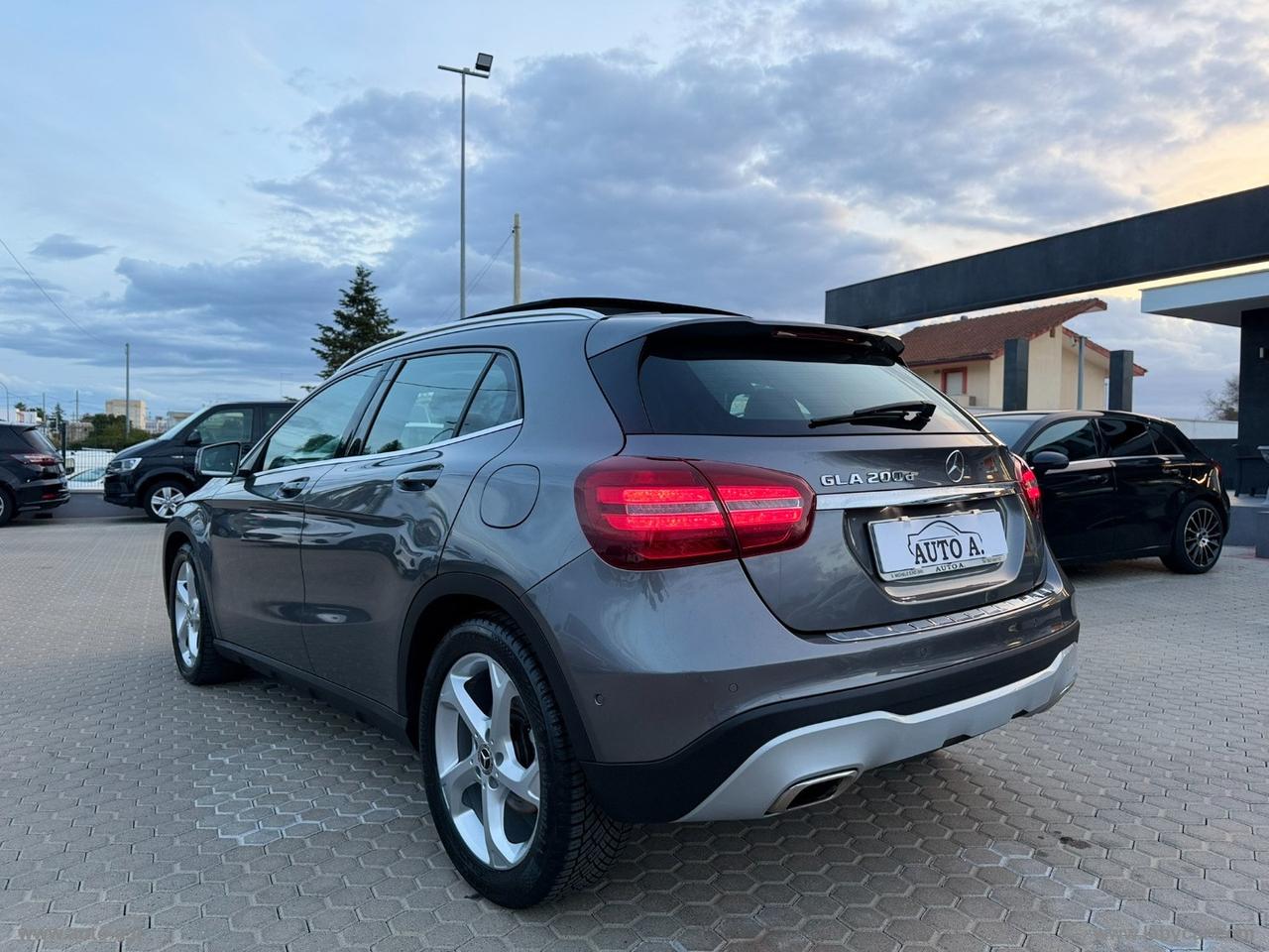 MERCEDES-BENZ GLA 200 d Automatic Sport