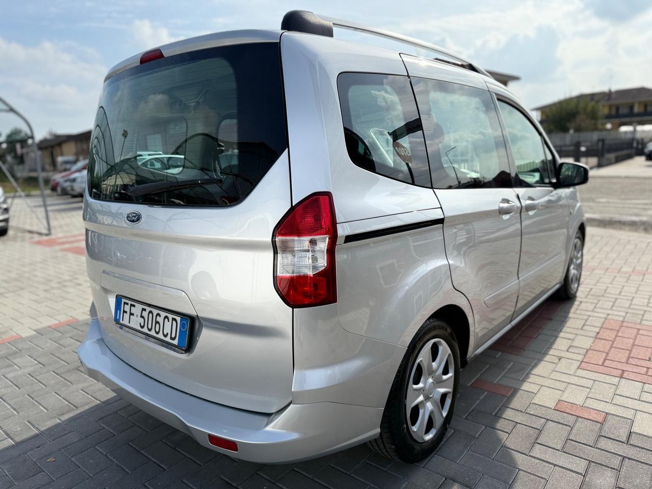 Ford Tourneo Courier 1.5 TDCI 75 CV 5POSTI-NEOPATENTATI