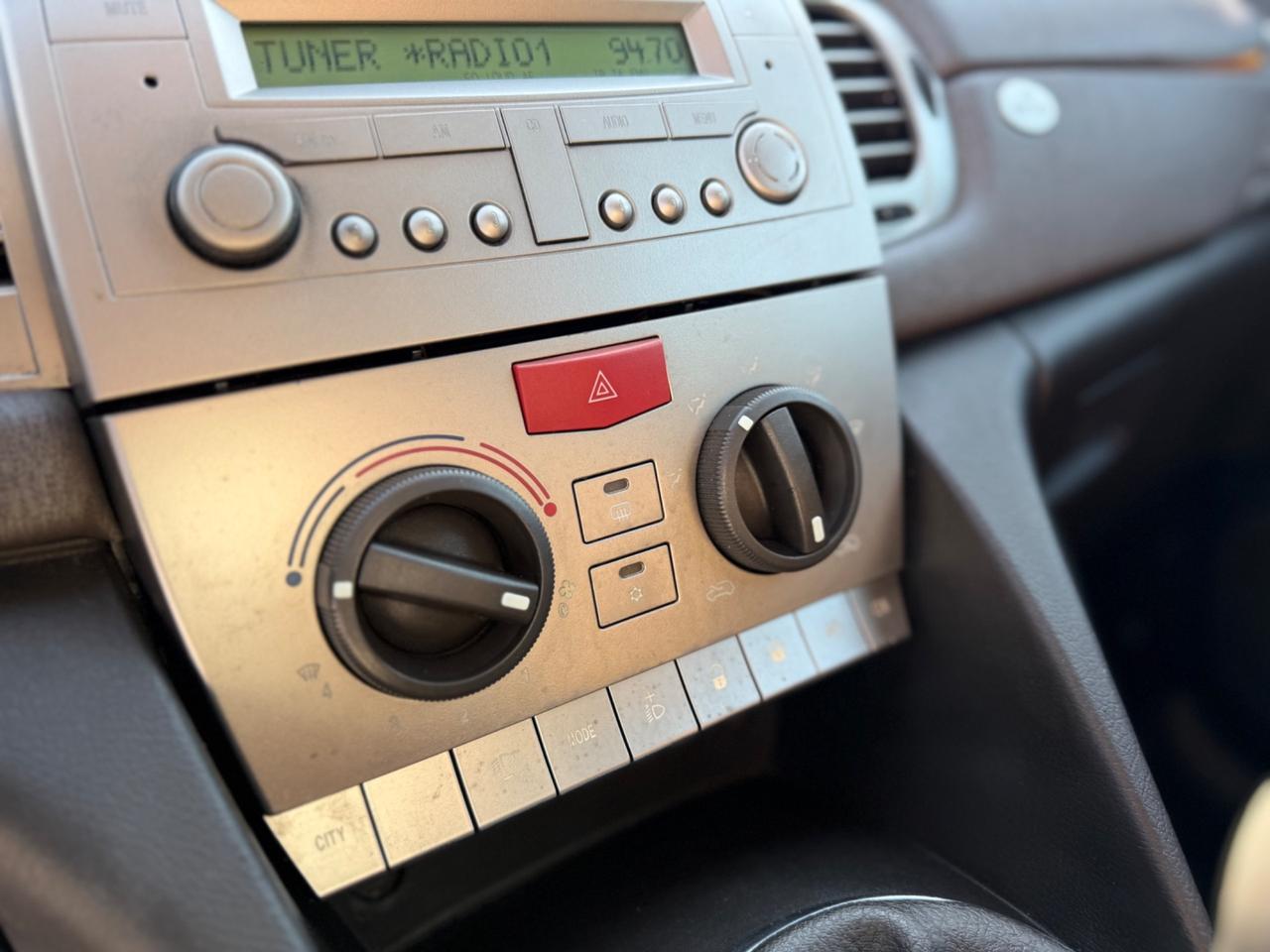 Lancia Ypsilon 1.3 MJT 90 CV Oro Giallo