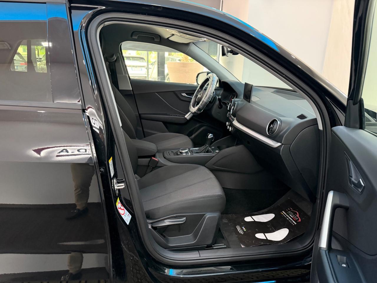 Audi Q2 35 TDI S tronic Identity Black