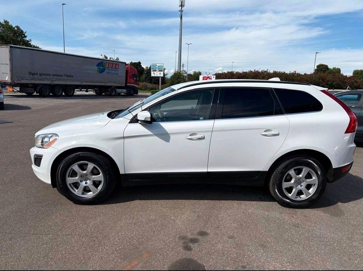 Volvo XC 60 XC60 D3 AWD Geartronic R-design