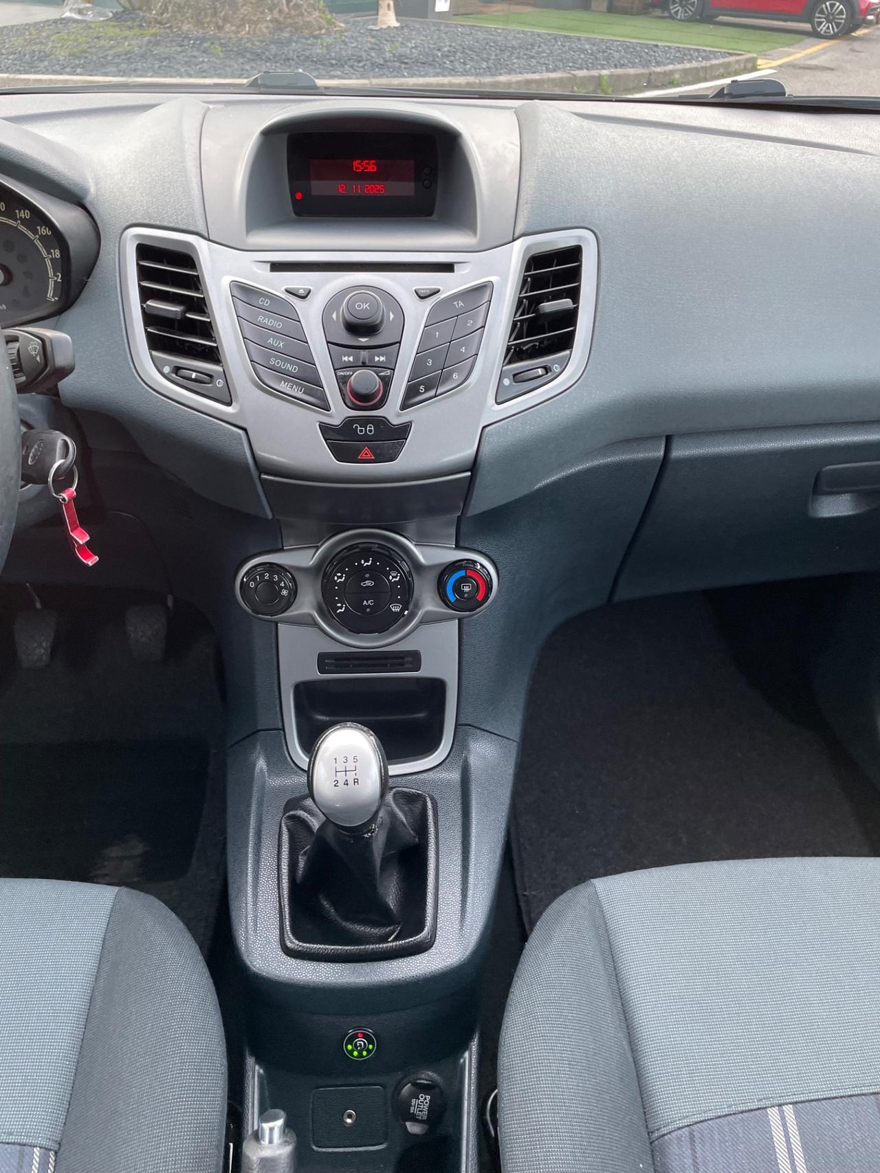 Ford Fiesta 1.4 5 porte Bz.- GPL Titanium*Neo patentati *