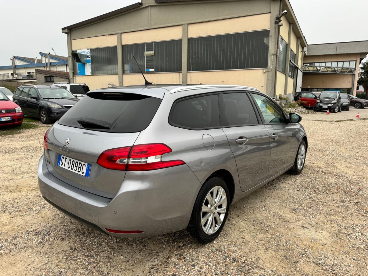 Peugeot 308 2017 1.2 benzina 110CV