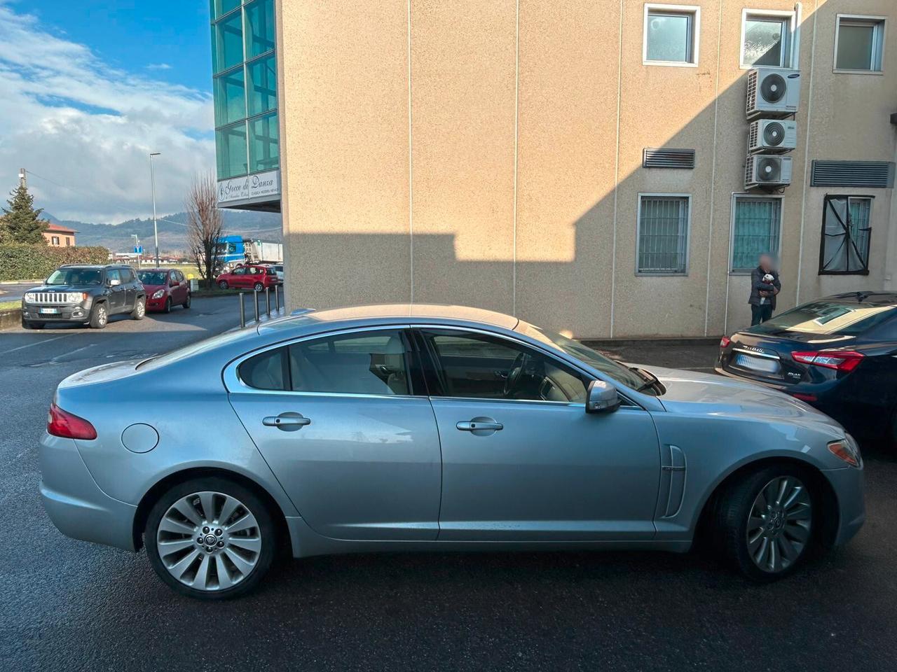 Jaguar XF 2.7d Luxury auto