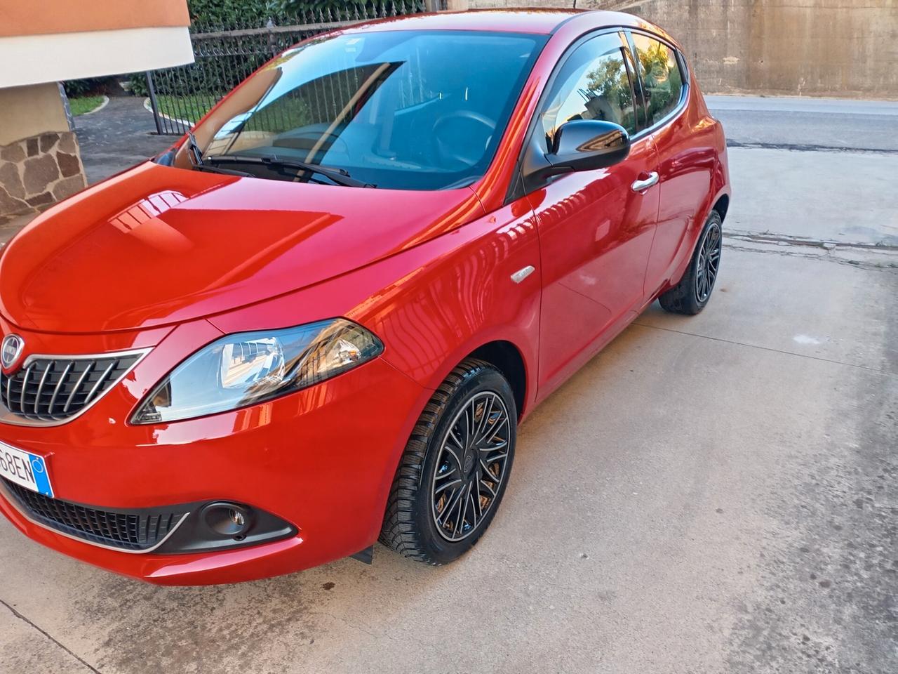 Lancia Ypsilon 1.0 FireFly 5 porte S&S Hybryd Gold