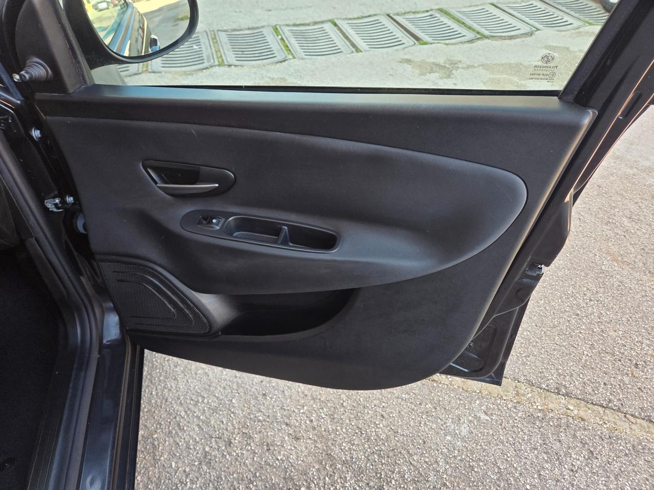 LANCIA YPSILON 1.2 BENZINA 70 CV GPL KM 99000 CERTIFICATI