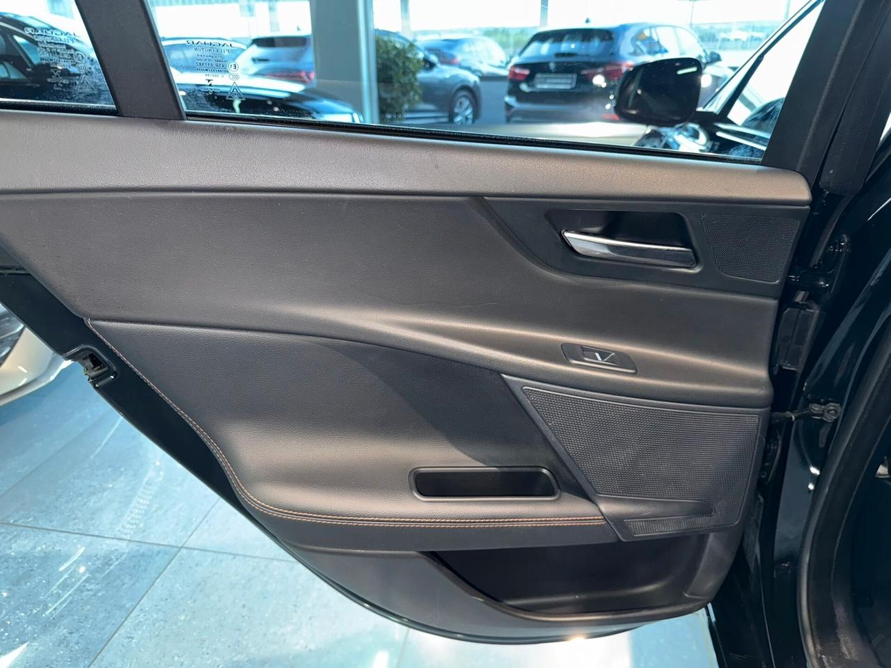 Jaguar XE 2.0 D 180 CV Prestige