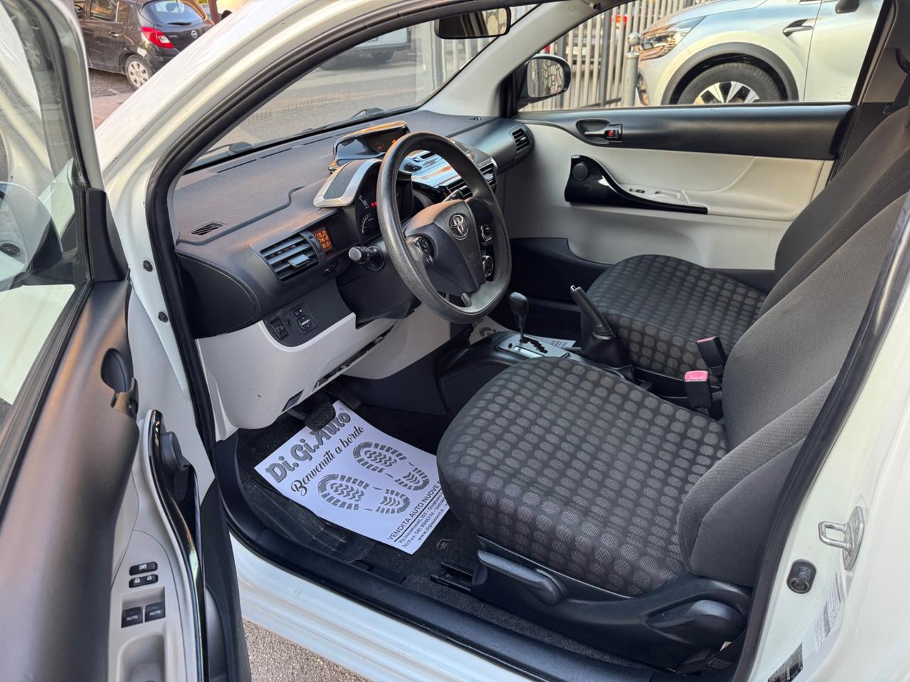 Toyota iQ 1.0 CVT Trend Automatica - 2012