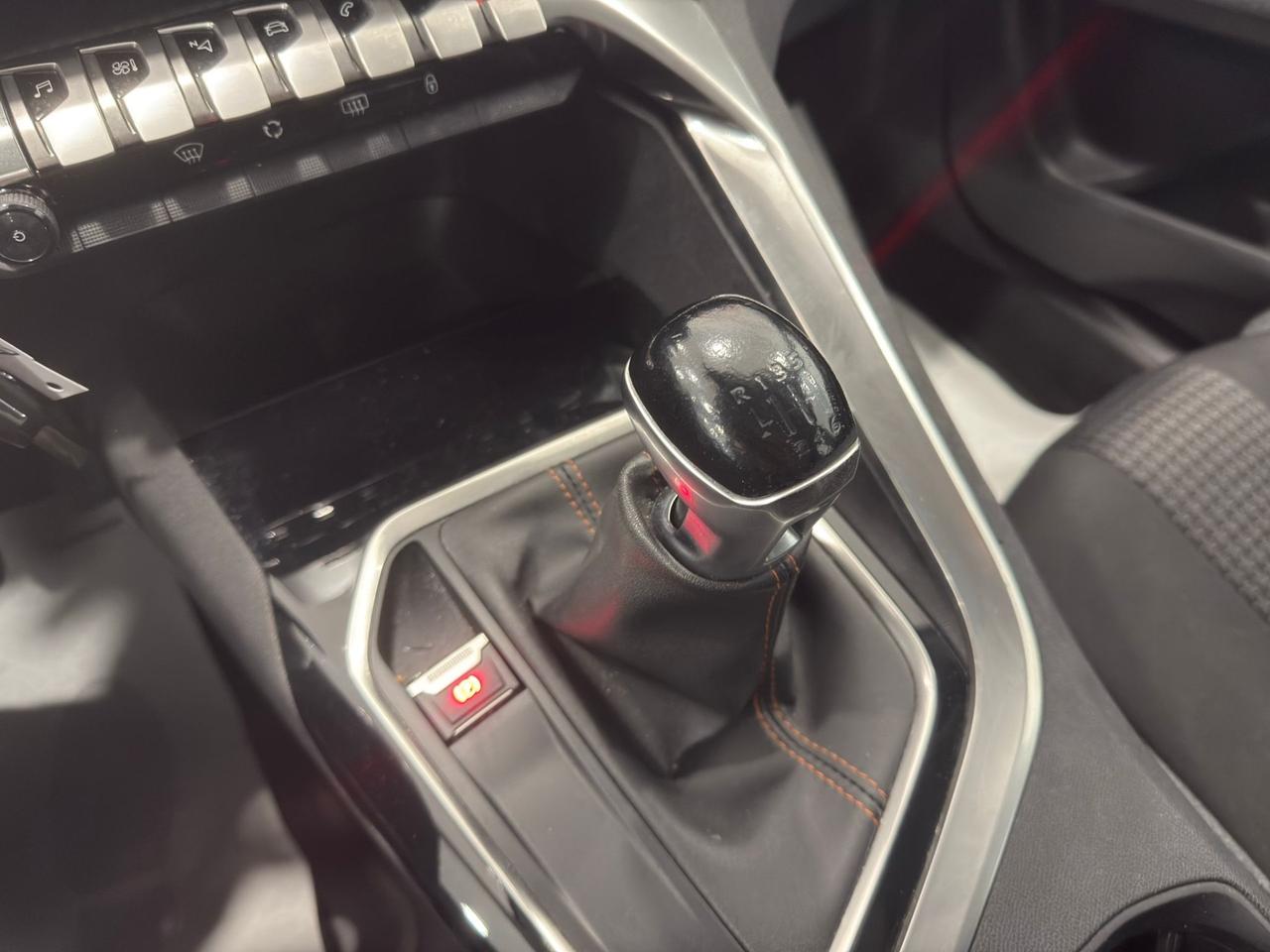 Peugeot 3008 130 S&S Active - benzina