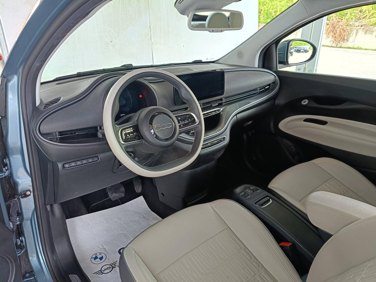 FIAT 500e 3+1 - 500e 3+1 42 kWh La Prima