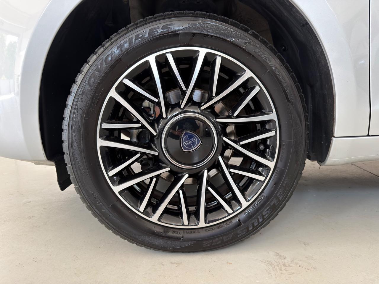 Lancia Ypsilon 1.2 69 CV 5 porte S&S Gold
