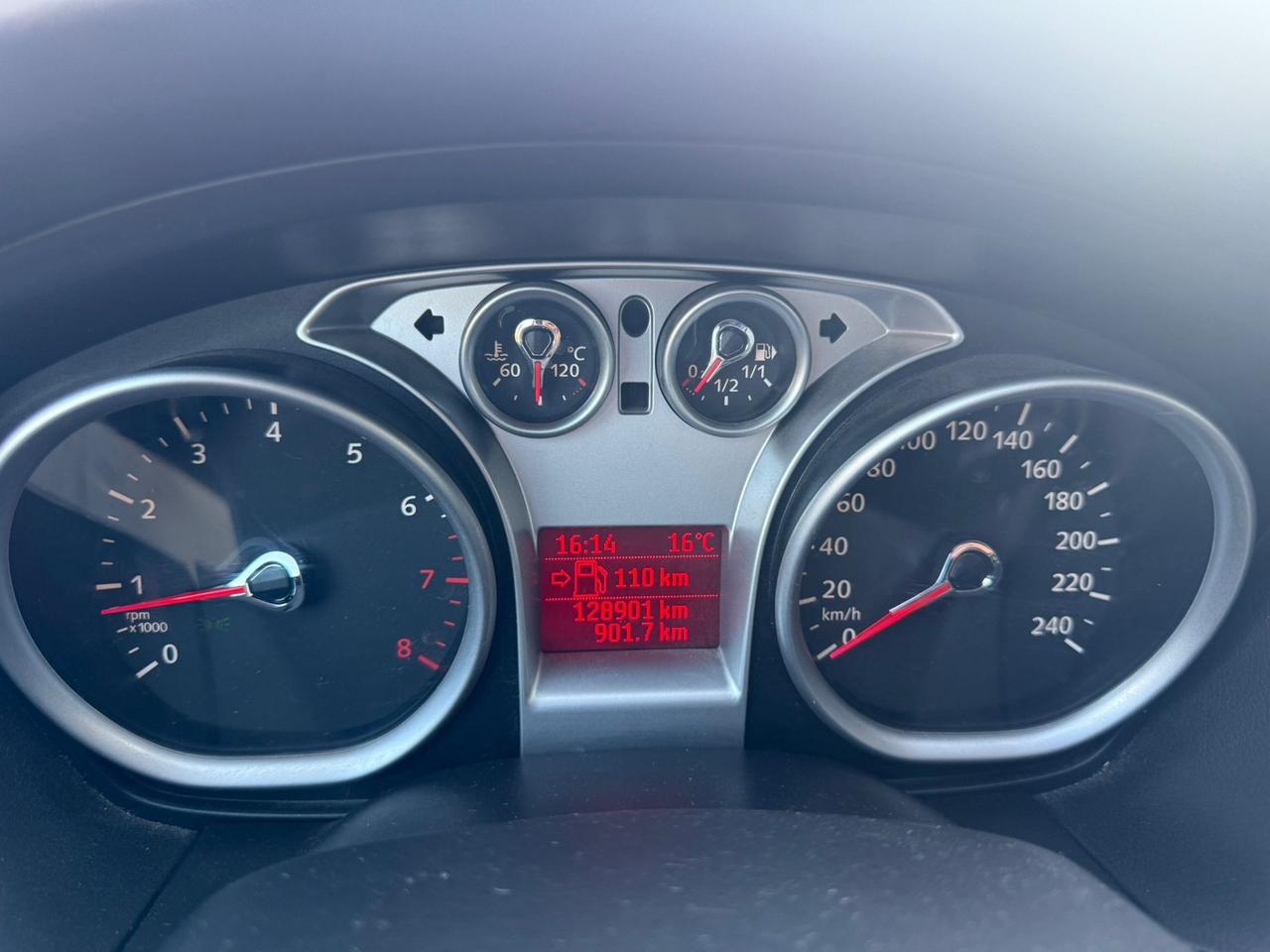 FORD FOCUS 1.6 BENZINA NEOPATENTATI OTTIME CONDIZIONI