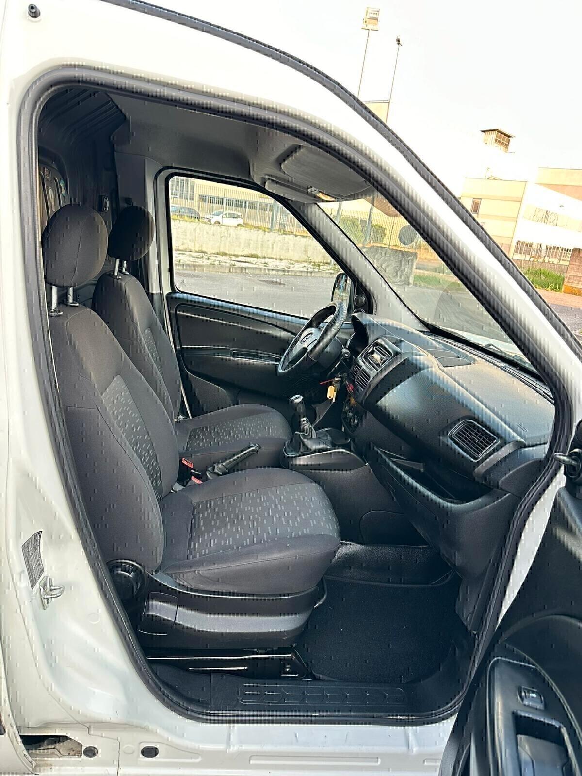 OPEL COMBO ANNO 2017 PRONTO ALL'USO! SUPER PREZZO!