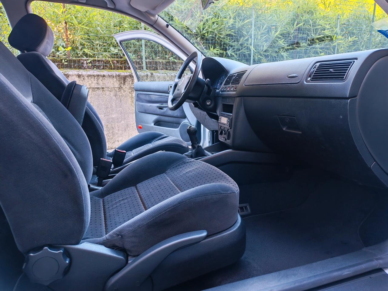 Volkswagen Golf 1.6 BENZINA 100cv / 86.000km / Unipro