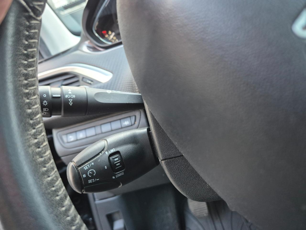 Peugeot 2008 SUPER FULL PERFETTA 1.2 BENZ 2015