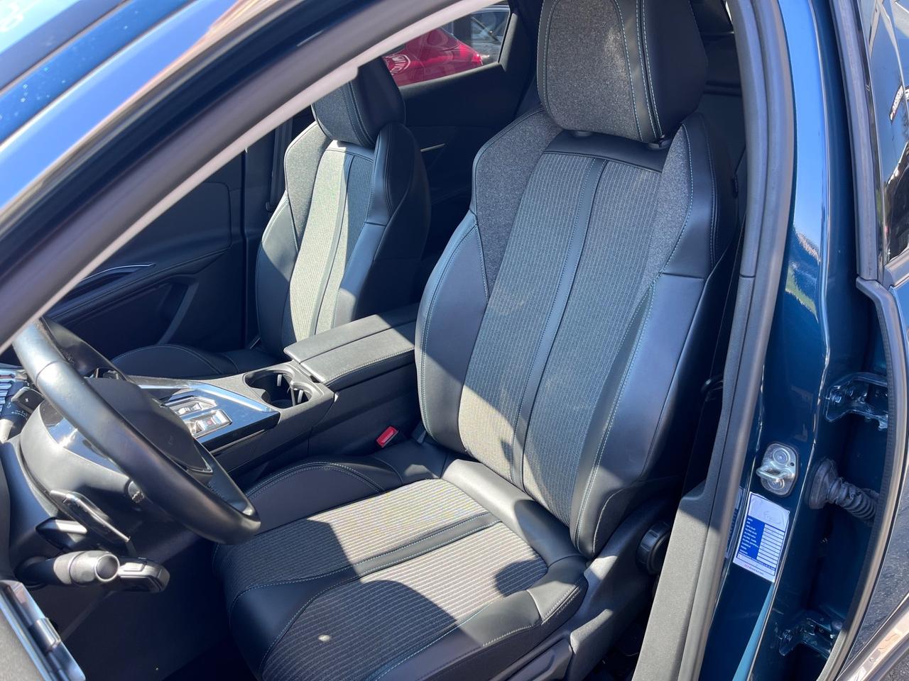 Peugeot 3008 Hybrid 225 e-EAT8 Allure