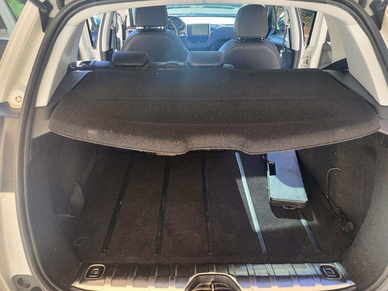 PEUGEOT 2008 1,6 HDI-TETTO PANOR-NAVI-3 REVISIONI