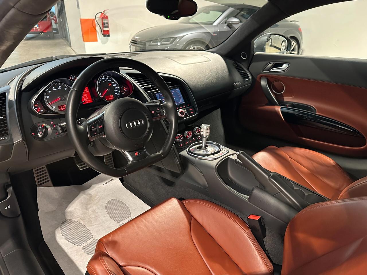 Audi R8 4.2 V8 FSI quattro R tronic - CERCHI 20?